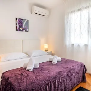 https://roomsapartments-zelux.splithotels.org