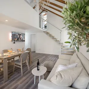 https://feel-like-an-emperor-apartment.splithotels.org